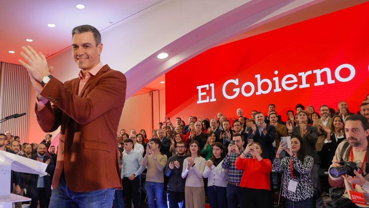 Pedro Sánchez durante el acto electoral en el que ha criticado la posición del PP.