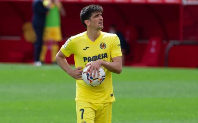Gerard Moreno, durante un partido entre el Granada y el Villarreal en Los Cármenes.