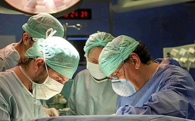 La cirugía entre la población de edad muy avanzada ha experimentado un crecimiento exponencial en los últimos años debido a la mejora en las técnicas quirúrgicas y de anestesia. | FOTO: N.G. La cirugía entre la población de edad muy avanzada ha experimentado un crecimiento exponencial en los últimos años debido a la mejora en las técnicas quirúrgicas y de anestesia. | FOTO: N.G.