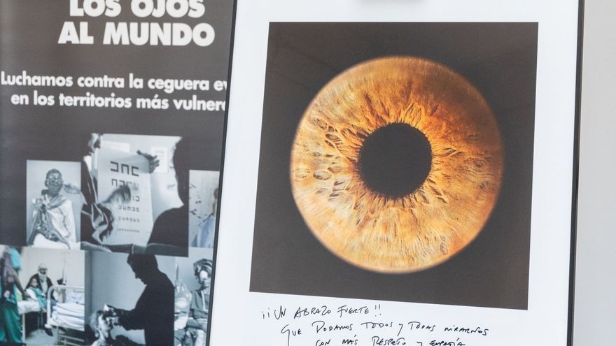 Imagen impresa del iris de Bardem dedicada por el actor.