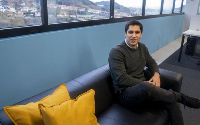 El cofundador de Bibagu, David Larrinaga, en las instalaciones de Donostia.
