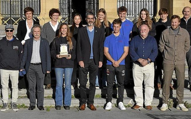 Homenaje a los campeones de kayak surf Homenaje a los campeones de kayak surf