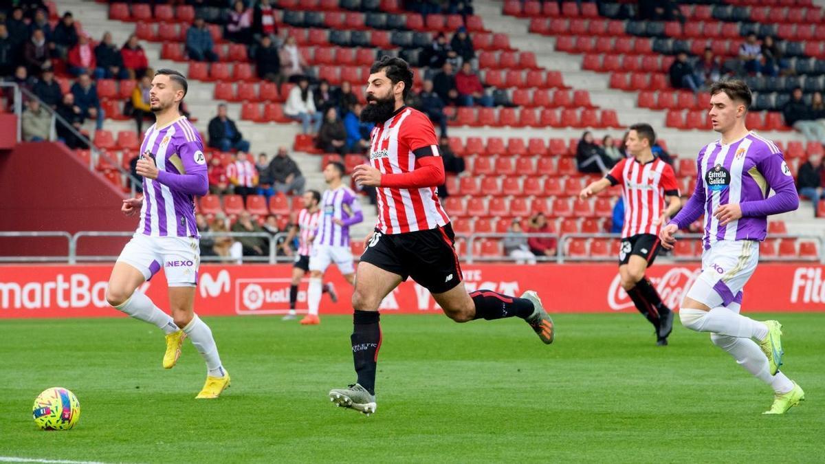 Asier Villalibre, durante el último choque entre el Athletic y el Valladolid en San Mamés.