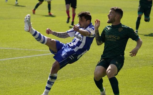 Ximo despeja un balón en un partido anterior.