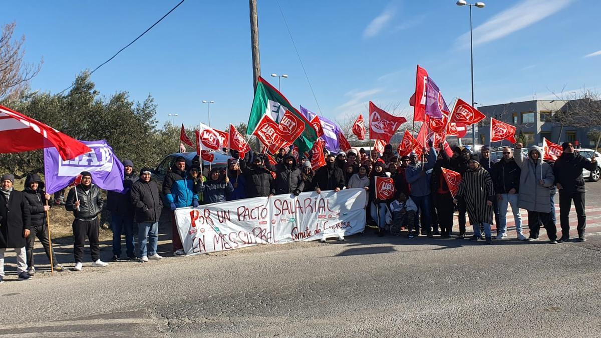 Protesta de la plantilla, en Mélida.