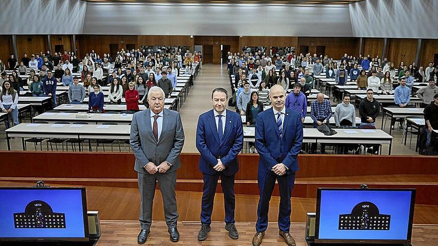 Entrega de las 529 becas de Caja Rural, en el Aula Fernando Remacha, en el campus de Arrosadia.