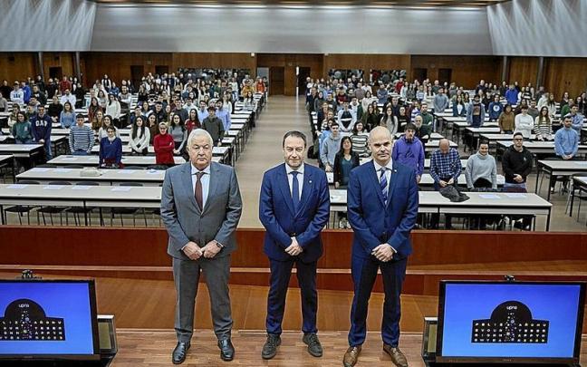 Entrega de las 529 becas de Caja Rural, en el Aula Fernando Remacha, en el campus de Arrosadia. Entrega de las 529 becas de Caja Rural, en el Aula Fernando Remacha, en el campus de Arrosadia.