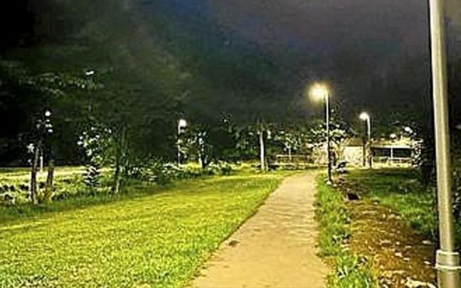 Tramo del &lsquo;Bidegorri&rsquo; iluminado.