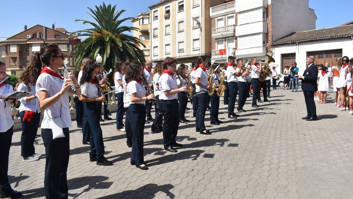 Las Santas Reliquias retornan a la calle en San Adri&aacute;n