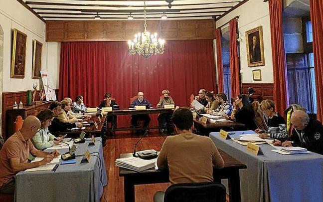 Un momento de la sesión plenaria que se celebró el pasado miércoles en el Consistorio de Azkoitia. | FOTO: N.G.