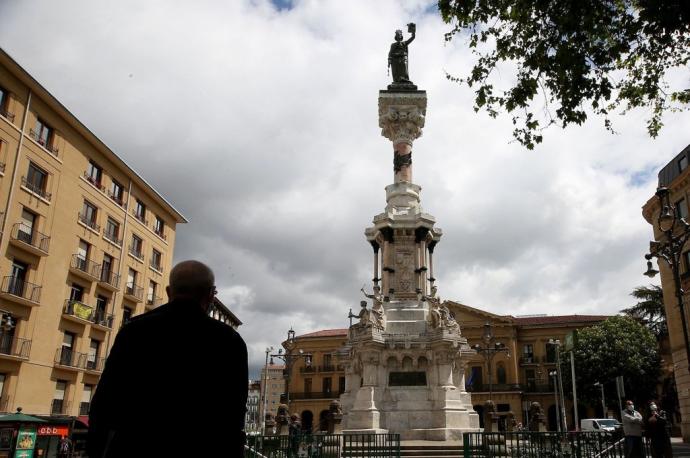 Imagen del Monumento a los Fueros.