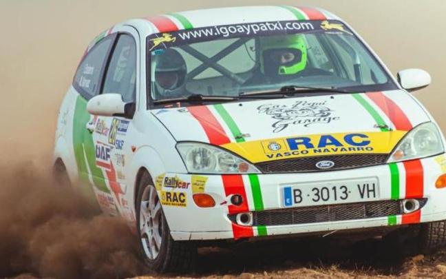Iker, conduciendo el Ford Focus con el que logró la Copa Júnior en tierra. Iker, conduciendo el Ford Focus con el que logró la Copa Júnior en tierra.