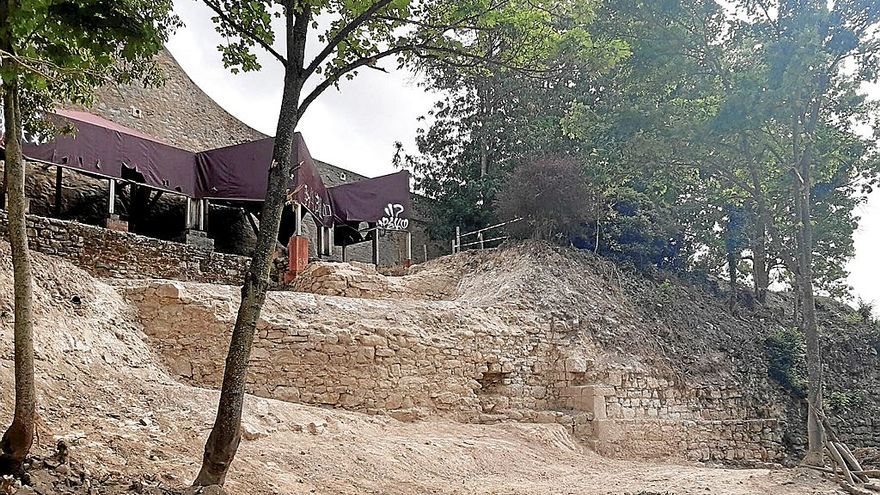 Imagen de la muralla de Salinas de Añana.