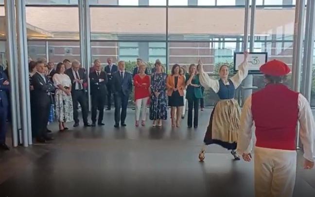 Dantzaris en el 30 aniversario del Parque Tecnológico de Álava