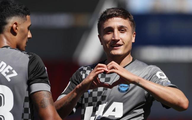 Tenaglia celebra su gol en la visita al Anxo Carro