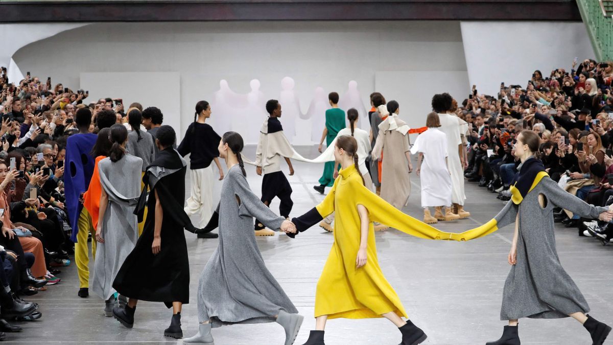 Desfile de Issey Miyake en Francia en 2020.