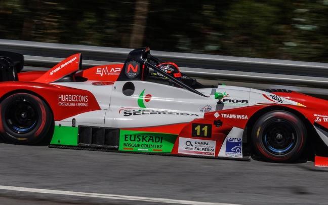 Iraola, en el coche de la selección vasca.