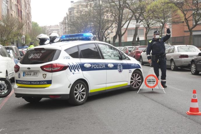 Control de la Policía Local en Vitoria.