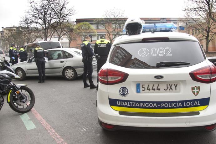 Control de la Policía Local en Vitoria.