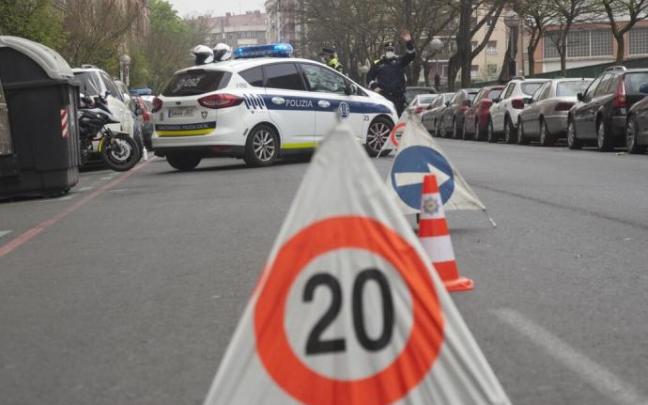 Control de la Policía Local de Vitoria. Control de la Policía Local de Vitoria.