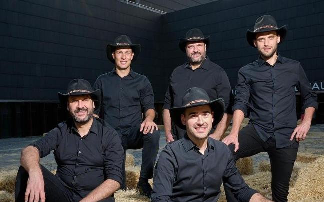 Puro Relajo, fotografiándose en Baluarte.