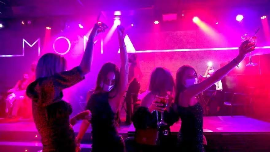 Actos vandálicos frente a una discoteca de Bilbao