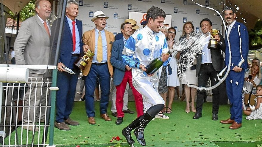 Ricardo Sousa celebra su victoria.