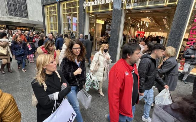La abundante cantidad de jornadas de frío y lluvia durante el primer mes del año condicionan las rebajas. La abundante cantidad de jornadas de frío y lluvia durante el primer mes del año condicionan las rebajas.