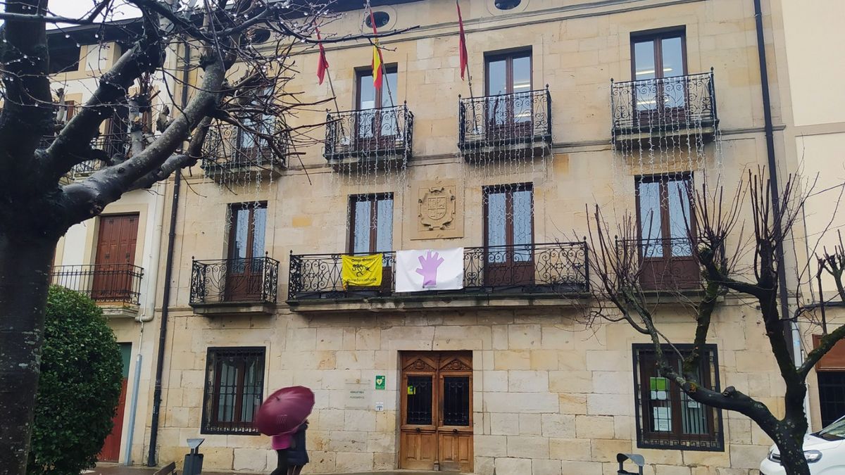 Fachada principal de la casa consistorial de Altsasu.