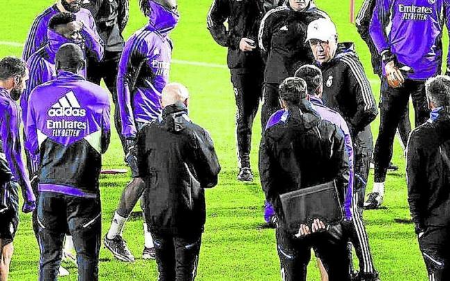 El Real Madrid entrenándose ayer en Riad, en las instalaciones del Al-Nassr. | FOTO: EFE El Real Madrid entrenándose ayer en Riad, en las instalaciones del Al-Nassr. | FOTO: EFE