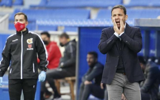 Javi Calleja, durante el choque frente al Granada en Mendizorroza.