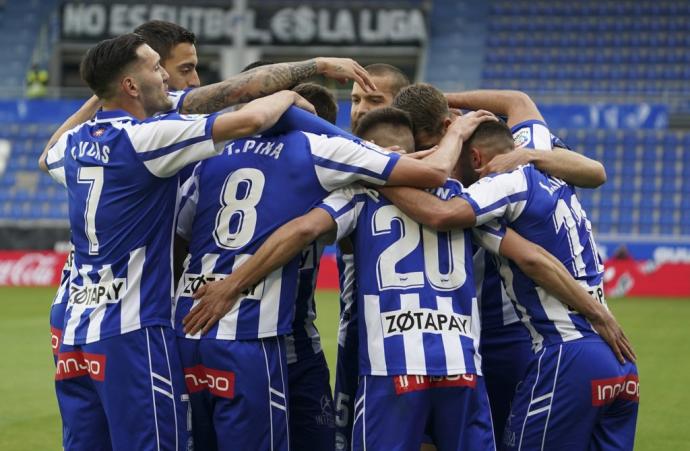 La plantilla albiazul festeja un gol la pasada campaña.