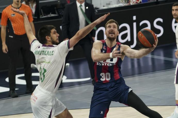 Dragic, durante un duelo de esta temporada contra el Unicaja