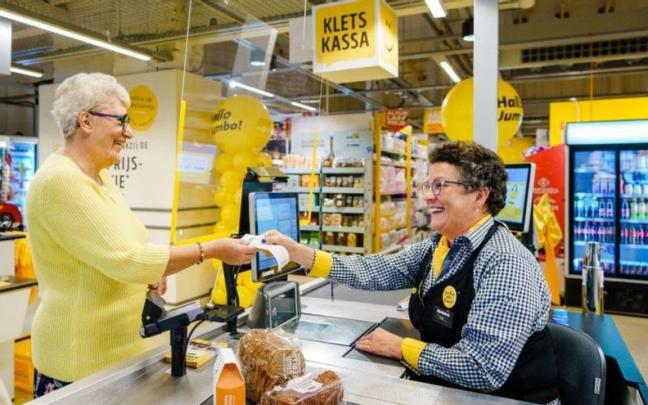 Una de las cajas lentas en un supermercado de Países Bajos. Una de las cajas lentas en un supermercado de Países Bajos.