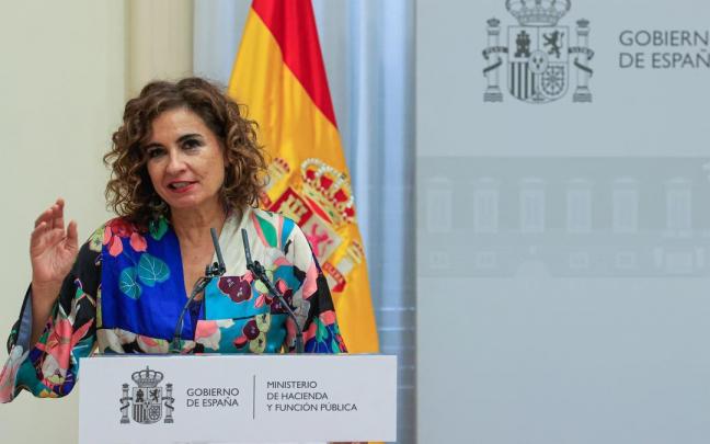 La ministra de Hacienda, María Jesús Montero, durante la firma hoy de un acuerdo sobre los salarios de la Administración.
