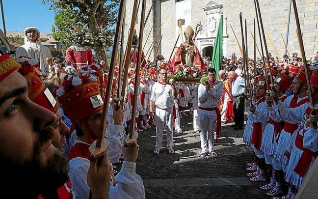 Procesión en honor a San Fermín de Aldapa en 2019. Procesión en honor a San Fermín de Aldapa en 2019.
