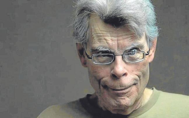 Stephen King es considerado el rey del terror moderno. Stephen King es considerado el rey del terror moderno.
