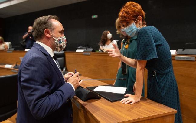 Javier Esparza, de Navarra Suma y Bakartxo Ruiz, de EH Bildu. Javier Esparza, de Navarra Suma y Bakartxo Ruiz, de EH Bildu.