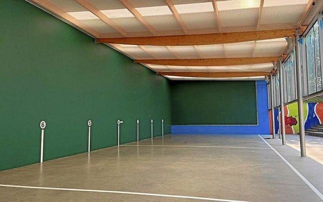 Elizalde ikastolako frontoia, berriki margotua. | ARGAZKIA: N.G.