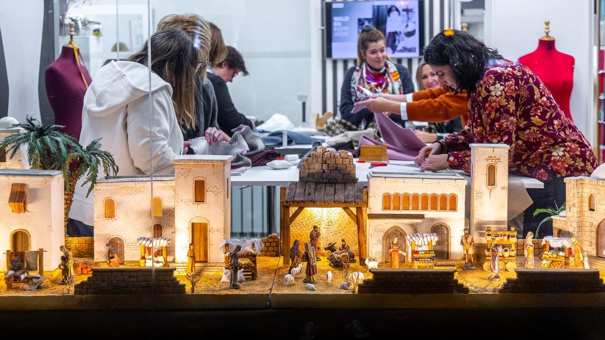 Uno de los belenes de las tiendas de Amara.