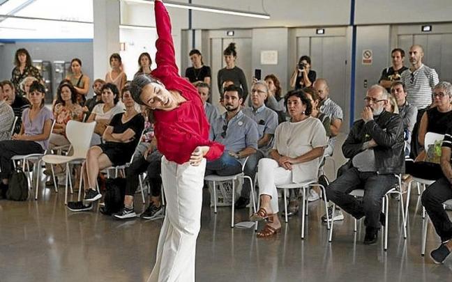 Oihana Vesga, en su actuación de ayer en Tabakalera.