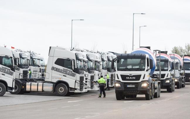 Camiones parados en Madrid durante una de las jornadas de huelga del pasado mes de marzo.