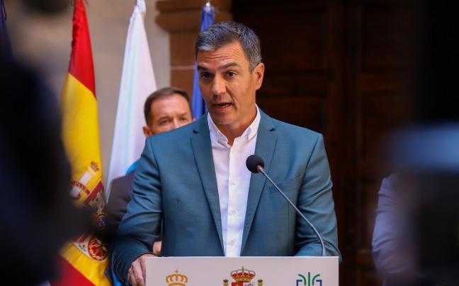 Pedro Sánchez comparece ante los medios en su décima visita a la Palma tras la erupción.