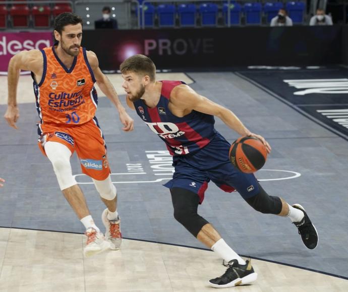 Rokas Giedraitis, durante el partido frente al Valencia Basket en los últimos Play Off.