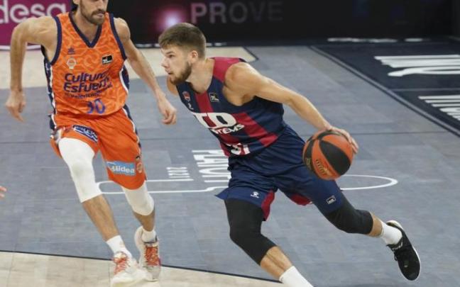Rokas Giedraitis, durante el partido frente al Valencia Basket en los últimos Play Off.