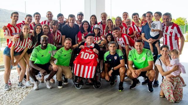 Acto de homenaje al socio número 3 por su centenario Acto de homenaje al socio número 3 por su centenario