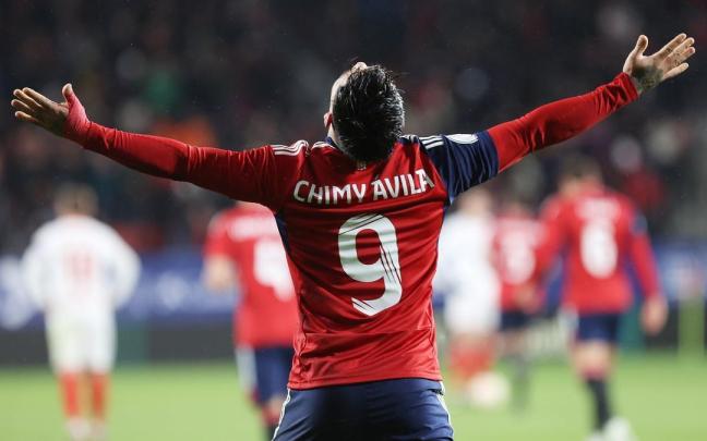 Chimy celebra su gol al Sevilla. Chimy celebra su gol al Sevilla.