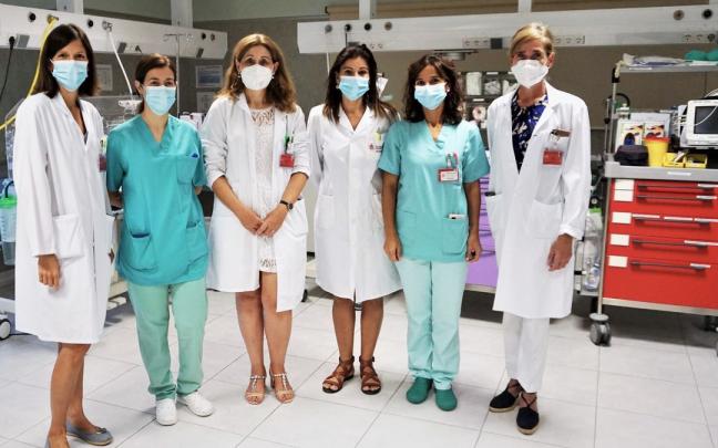 De izda. a dcha.: Ana Campillo, gerente del Área de Salud de Tudela; Lorena Miñones (pediatra), María Teresa Fauste (jefa del servicio de Cuidados Asistenciales del AST); Lorena García (jefa de unidad enfermería de Cuida De izda. a dcha.: Ana Campillo, gerente del Área de Salud de Tudela; Lorena Miñones (pediatra), María Teresa Fauste (jefa del servicio de Cuidados Asistenciales del AST); Lorena García (jefa de unidad enfermería de Cuida