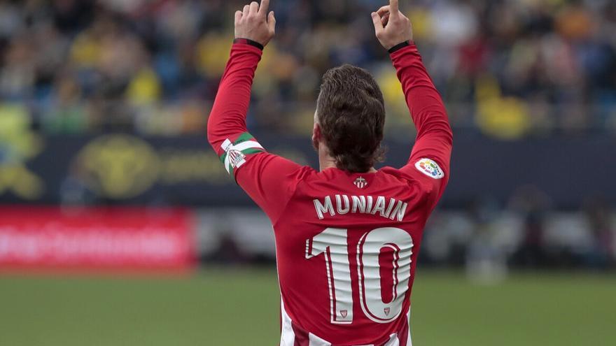 Iker Muniain celebra un gol.