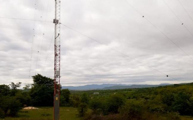 Torre medidora de viento de la estación meteorológica Arlaban Torre medidora de viento de la estación meteorológica Arlaban